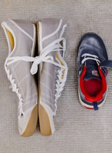 Chaussures liées par paires